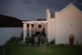 PROVIDENCE VILLA -Tranquil, Neat & Private Cottage